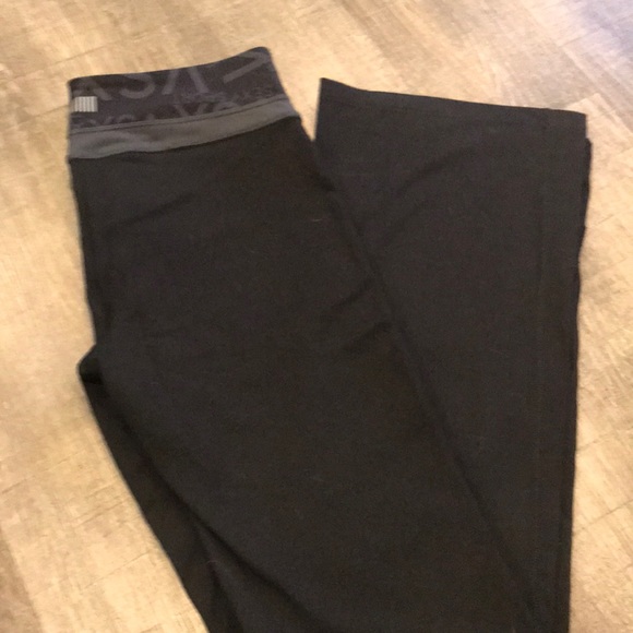 Victoria Secret Pants XS - Picture 2 of 2